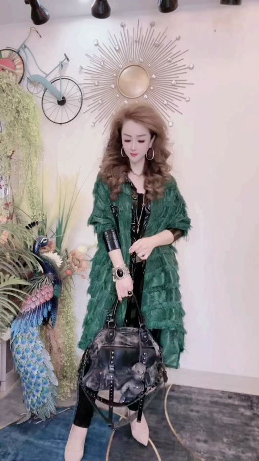 秀女服装工厂店:早春新款外套时尚潮流气质#又美又飒 #显瘦穿搭 #爱